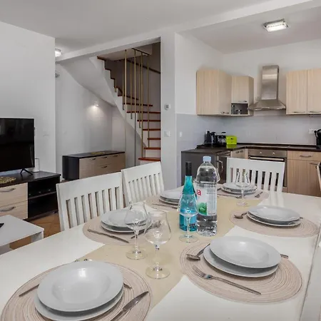 Ramonda Seaside Tatil Evi Crikvenica